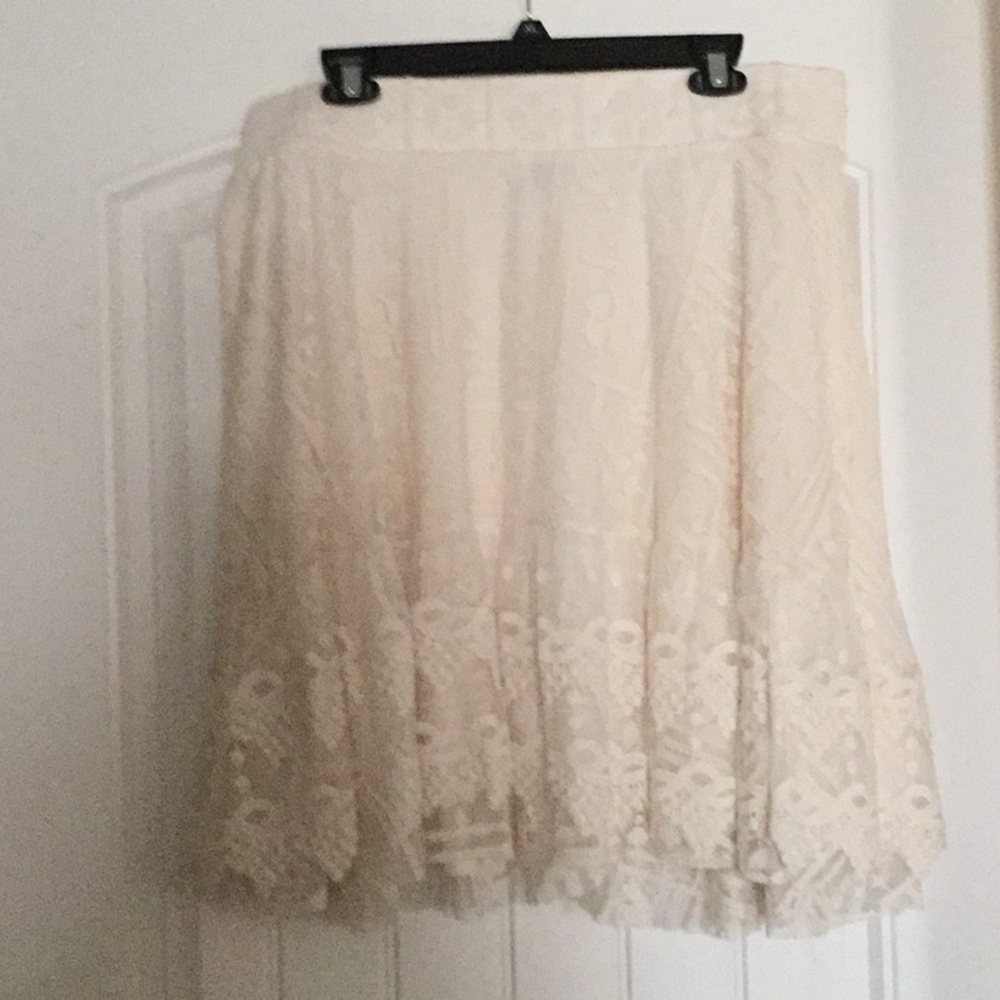 Lace skirt